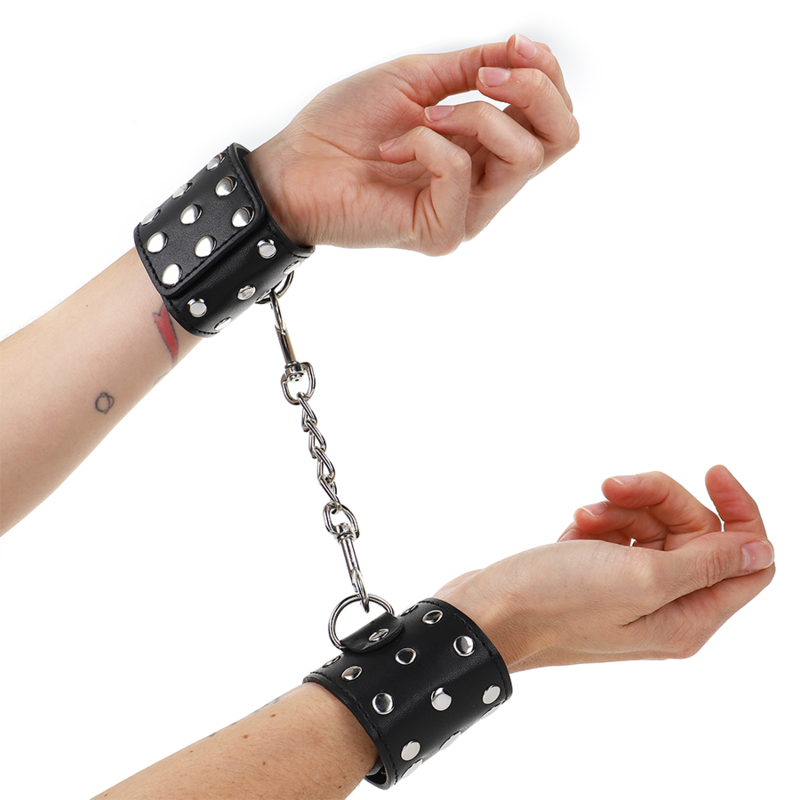 KINK - BLACK ADJUSTABLE SNAP FASTEN WRIST RESTRAINTS FULL OF RIVETS 19-24CM X 5.5CM