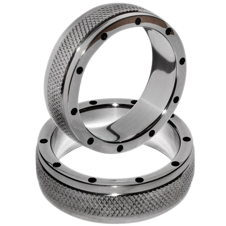 METAL HARD - ANILLO DE METAL PARA PENE Y TESTICULOS 45MM