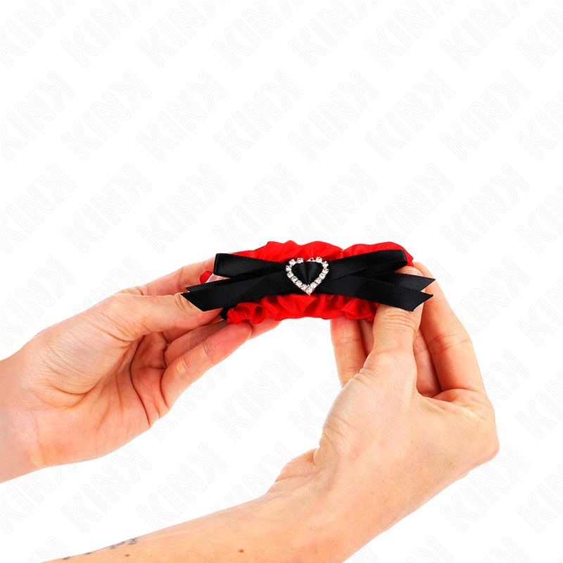 KINK - PUÑOS ELÁSTICOS DE ENCAJE AJUSTABLES DETALLES DE CORAZÓN ROJO 22-35 CM